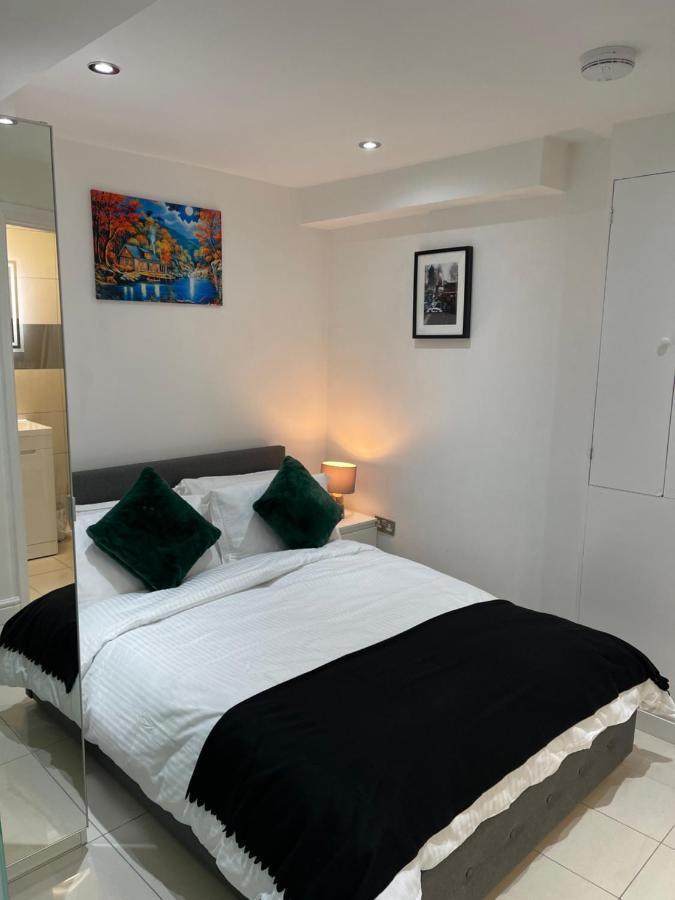Modern 1 Bedroom Holiday Apartment In Southminster Экстерьер фото