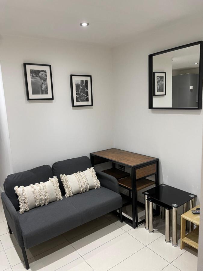 Modern 1 Bedroom Holiday Apartment In Southminster Экстерьер фото